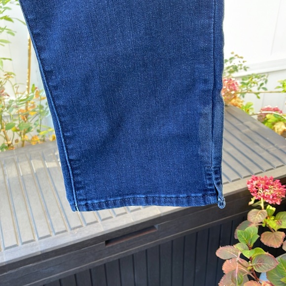 Women’s Levi’s Cropped Blue Jeans Size 16 - Picture 4 of 16